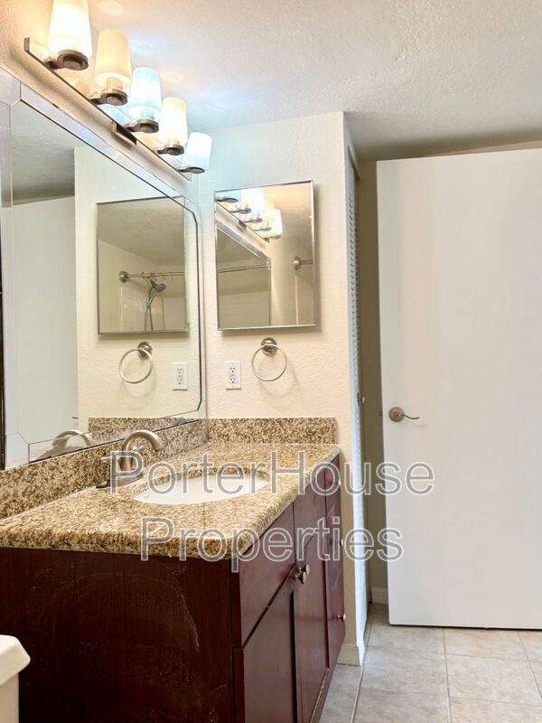 Building Photo - 5164 Conroy Rd