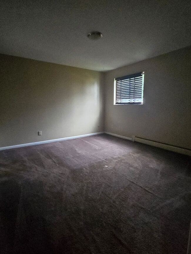 Building Photo - SPRINGBANK APARTMENTS II