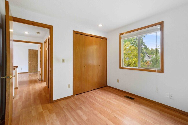 Building Photo - 12323 SW Millview Ct