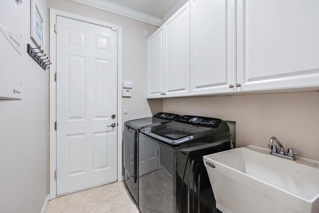 Building Photo - 237 Porgee Rock Pl