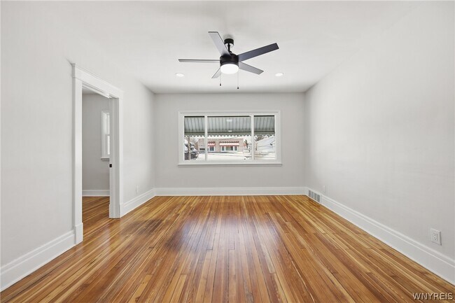 Building Photo - 36 Krakow St