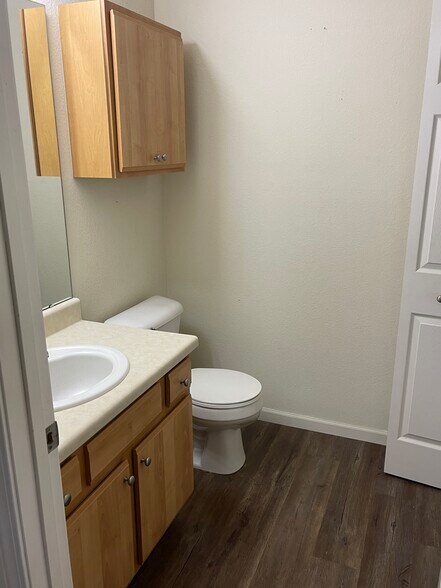 Building Photo - 835 Woodside Creek Dr