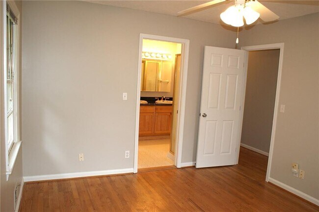 Building Photo - 6725 Ridge Moore Dr NW