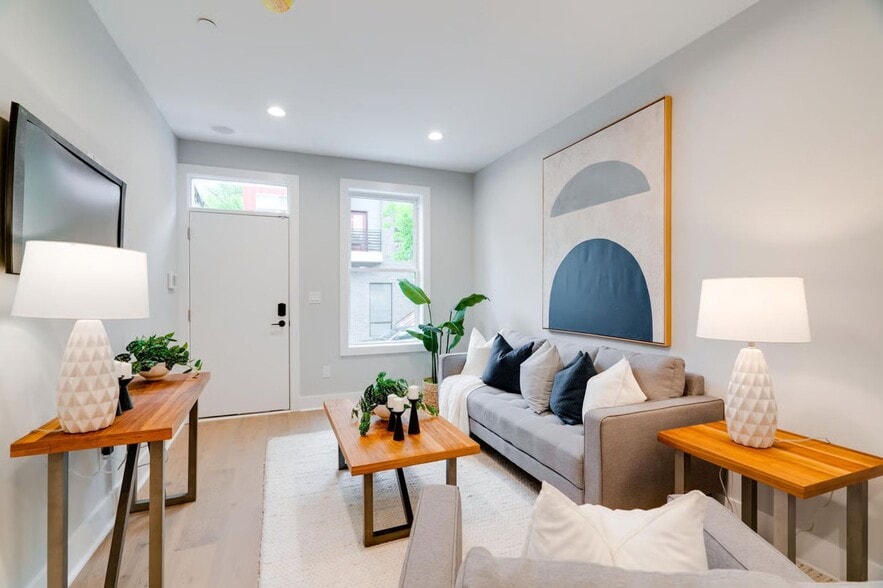 Building Photo - Spacious 3BR Home with Finished Basement & Roof Deck