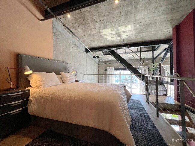 Building Photo - 560 Haight St