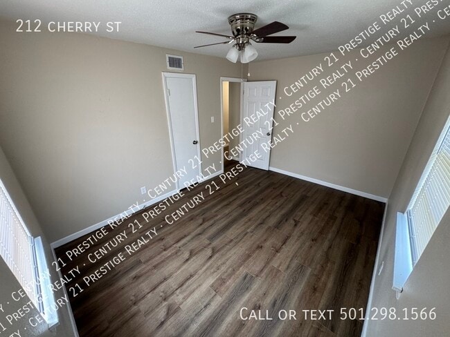 Building Photo - 212 Cherry St