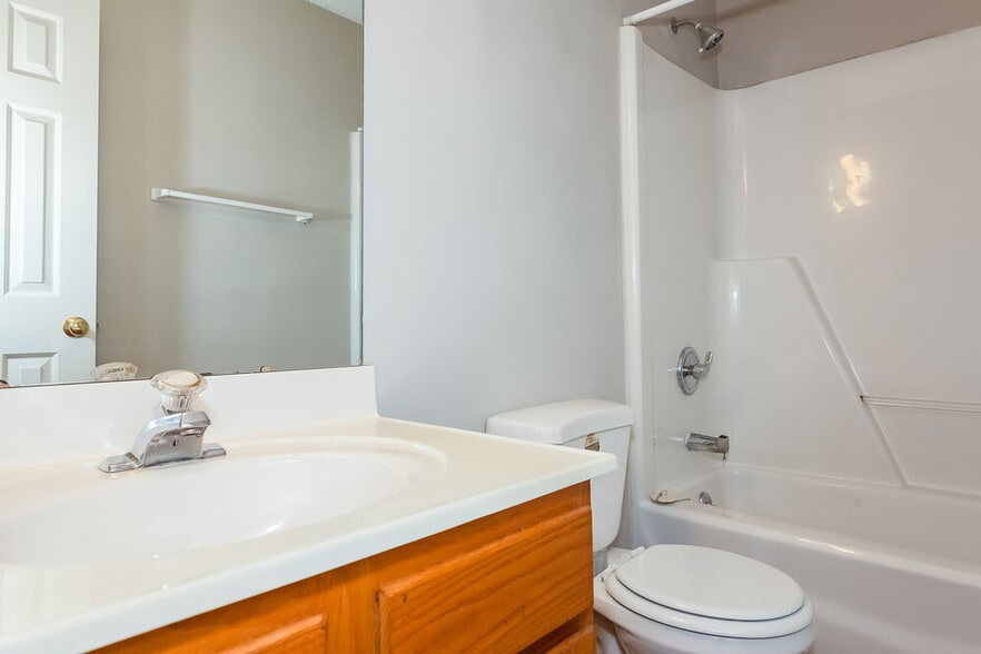 Building Photo - 4321 Windjammer Ct SW