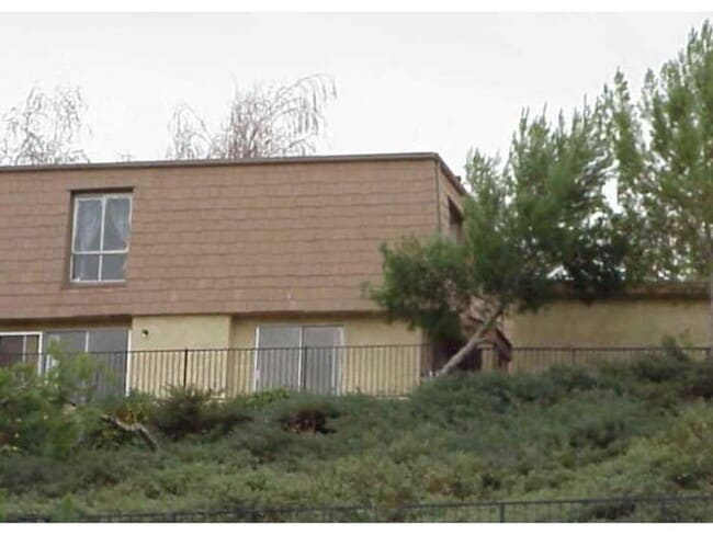 Building Photo - View Liberty Canyon 2+Den