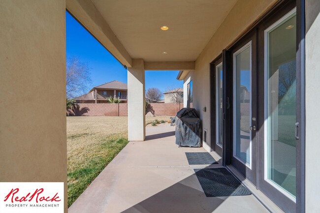 Building Photo - Stunning 5 Bedroom Home