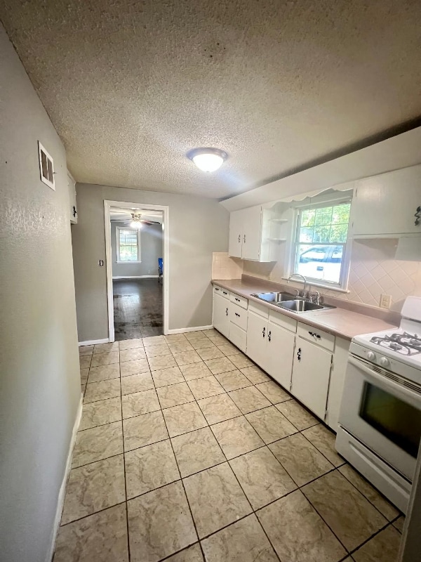 Building Photo - 6433 Oak Dr