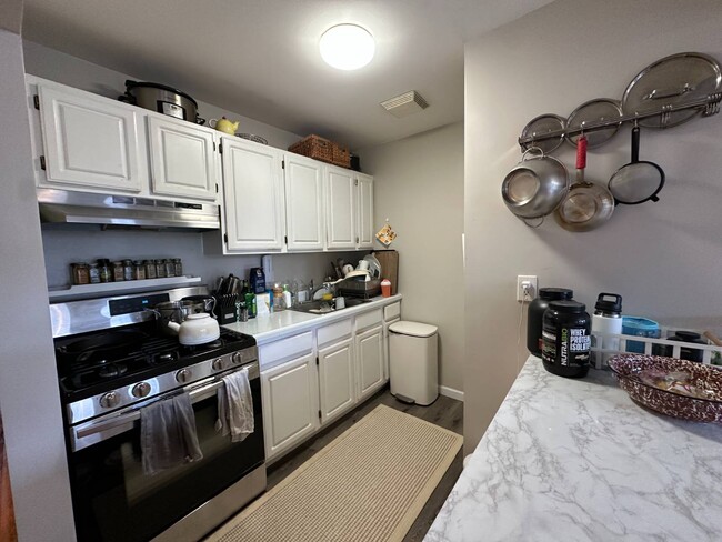 Building Photo - 191 Richards St