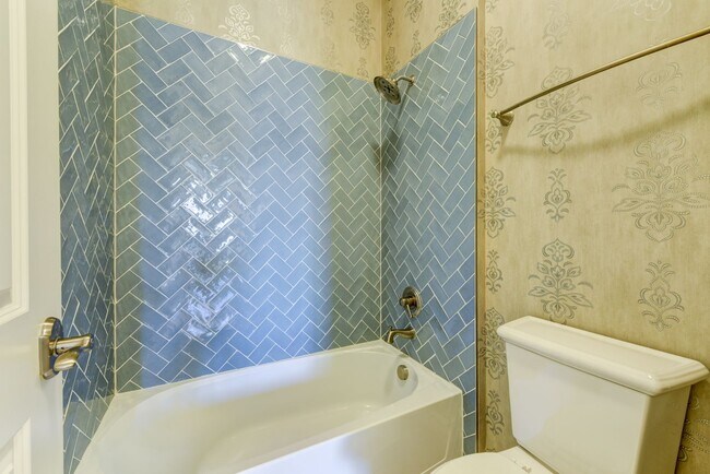 Building Photo - Breathtaking 4 Bedroom 3 Bedroom Ranch Style Home with Finished Basement!!