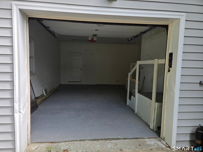 Building Photo - 73 Crestwood Dr