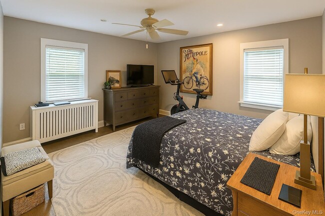 Building Photo - 610 Monroe Blvd