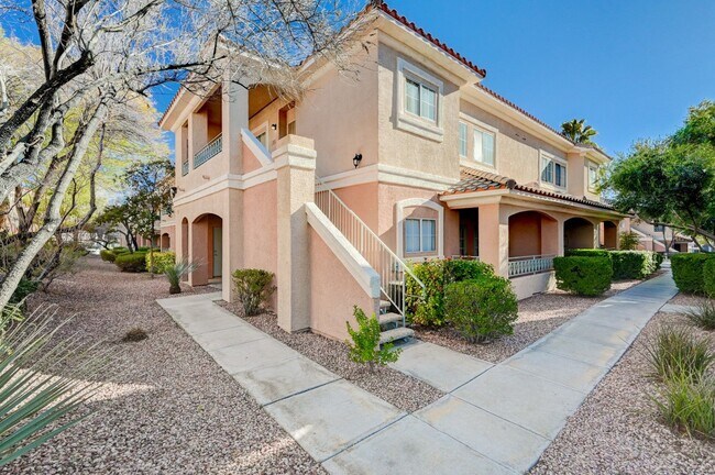 Building Photo - Beautifully Designed 2 Bedroom Condo in North Summerlin!