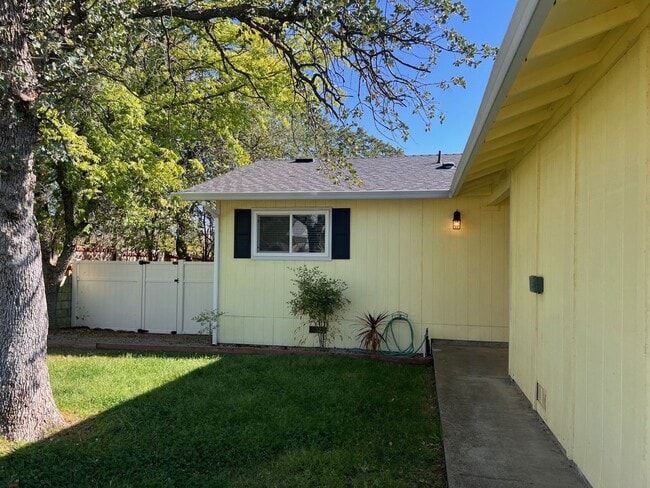 Building Photo - 3 Bedroom Home With Large Backyard on West Side