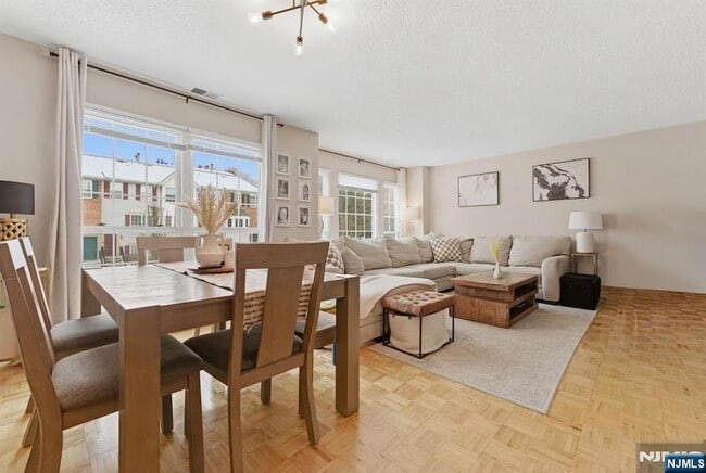 Building Photo - 774 Sassafras Ct