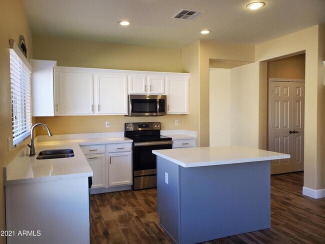 Building Photo - 2056 E Riviera Dr