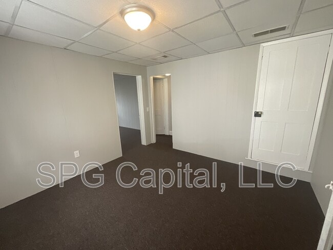 Building Photo - 225 S Washington St