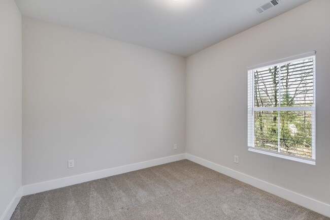 Building Photo - 319 Bledsoe St