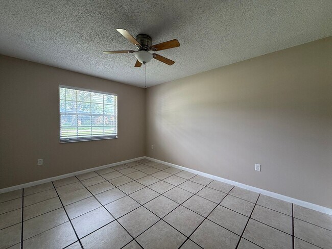 Building Photo - SLEEPY HOLLOW 3/2/2 Pool Home