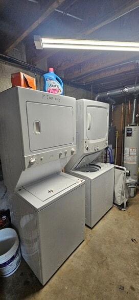 Building Photo - 2444 W Homer St