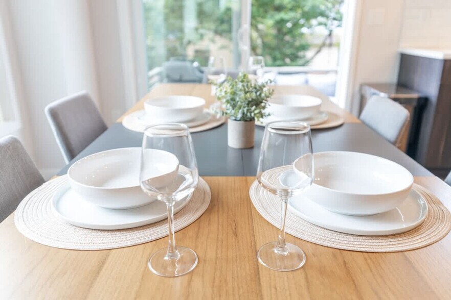 Building Photo - 5177 NE 14th Pl