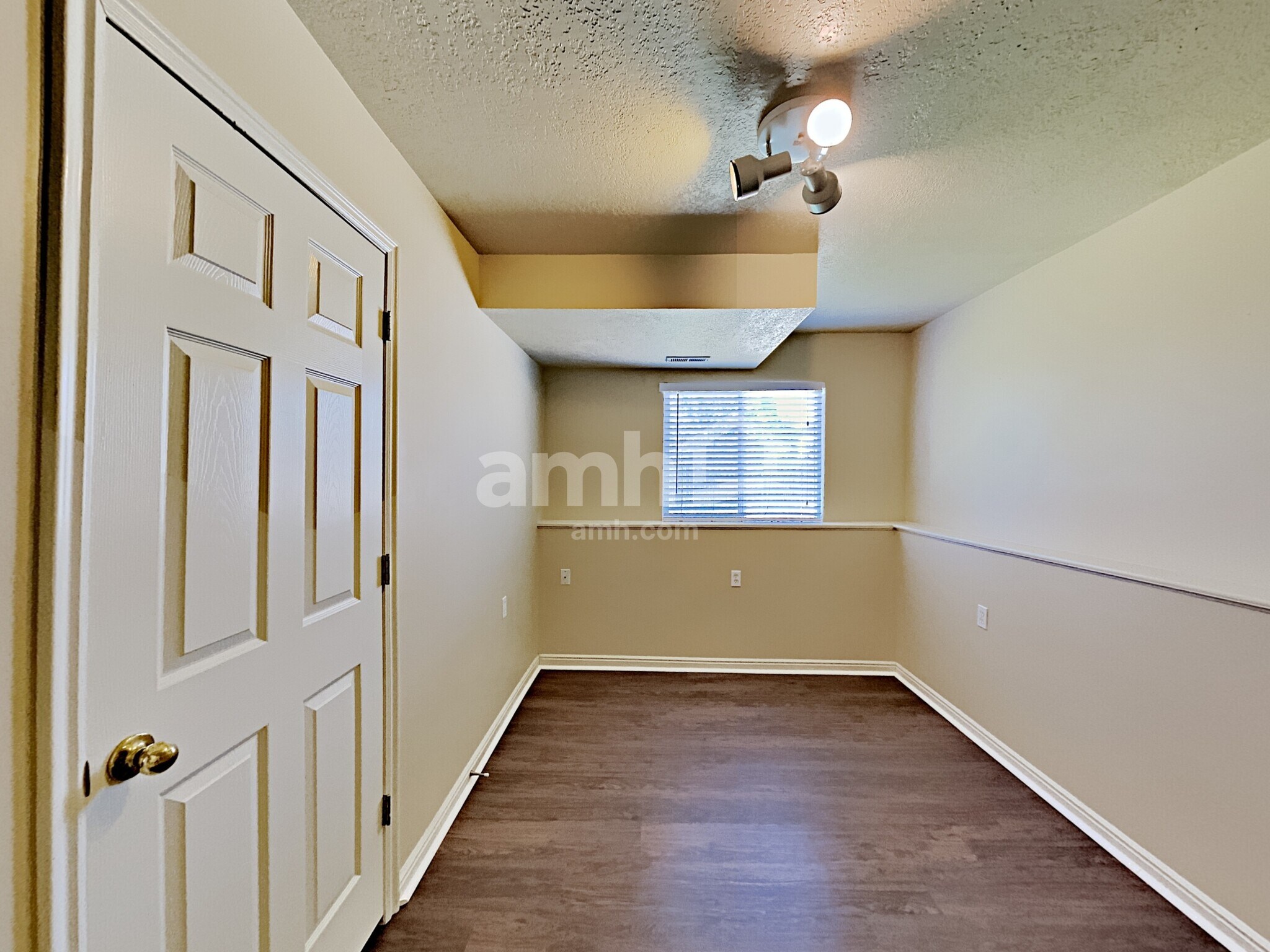 Building Photo - 1365 E 150 S