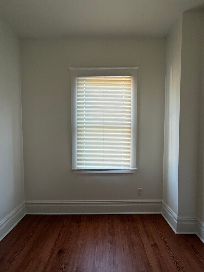 Building Photo - Renovated Historic Home