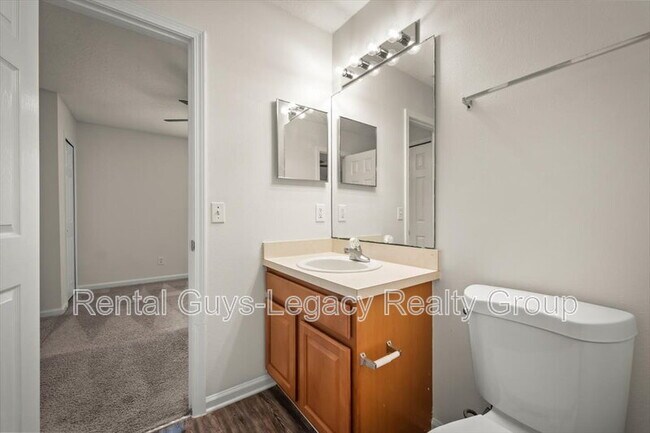 Building Photo - 512 Southbranch Dr