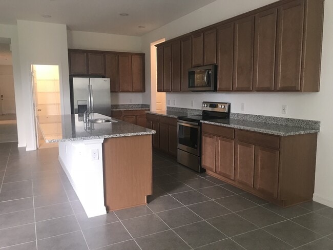 Building Photo - 5 Bedroom Westside Village Community