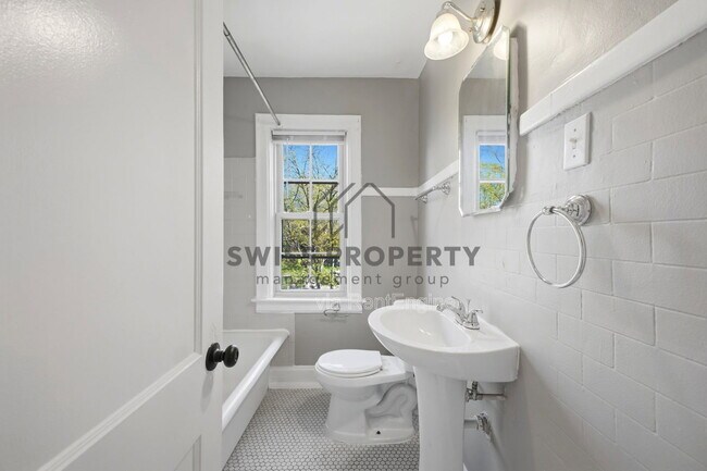 Building Photo - 25 W Tulane Rd