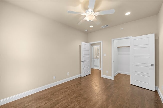 Building Photo - 2952 Sheridan Dr