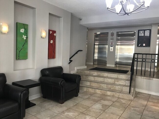 Building Photo - Spacious One Bedroom Condo In the Heart of Dupont - 17th/New Hampshire.