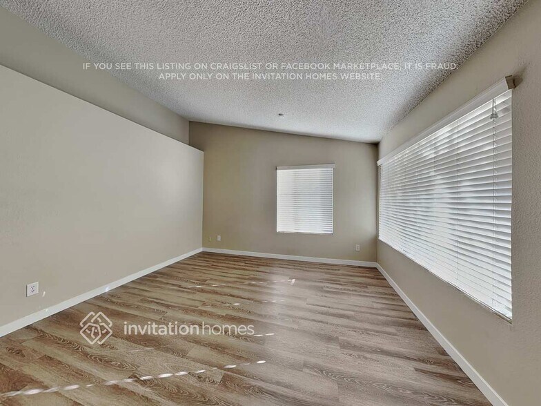 Building Photo - 3226 W Ross Ave