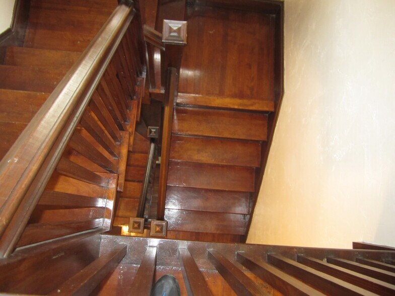 Building Photo - 216 Ingleside Ave
