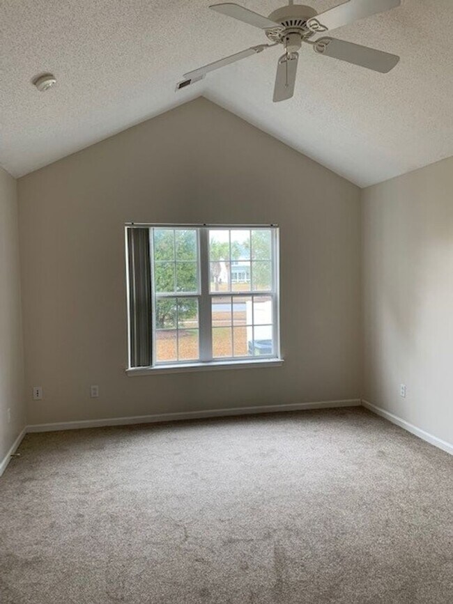 Building Photo - 2 Bedroom / Loft at Wynbrooke