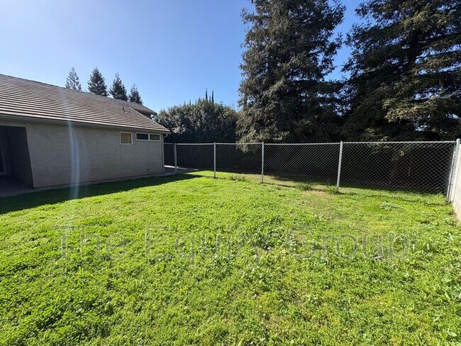 Building Photo - 1422 E Mesa Ct