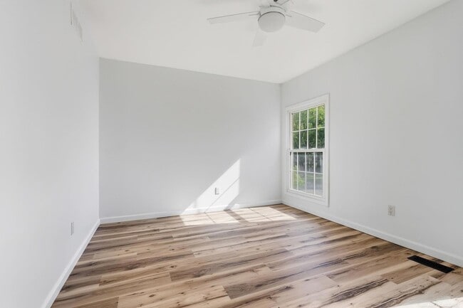 Building Photo - 1340 Kings Cove Dr E