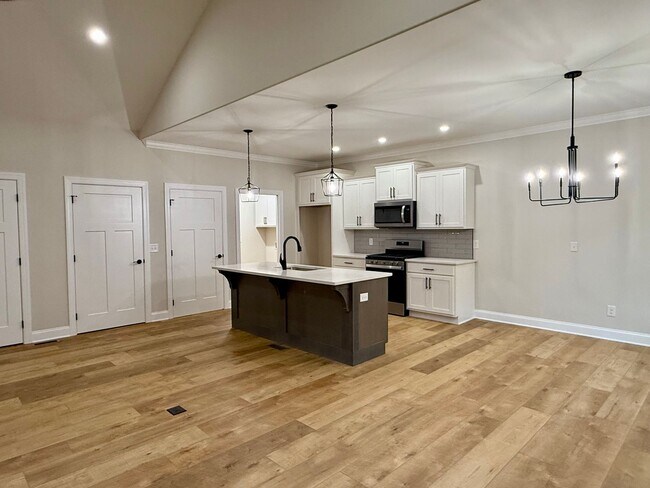 Building Photo - Short term Rental Home!