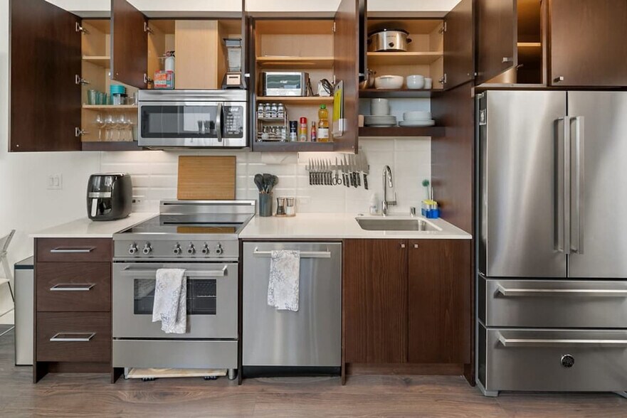 Building Photo - 1112 13th Ave