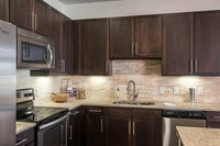 Building Photo - City Living Made Easy – 1/1 Near Downtown