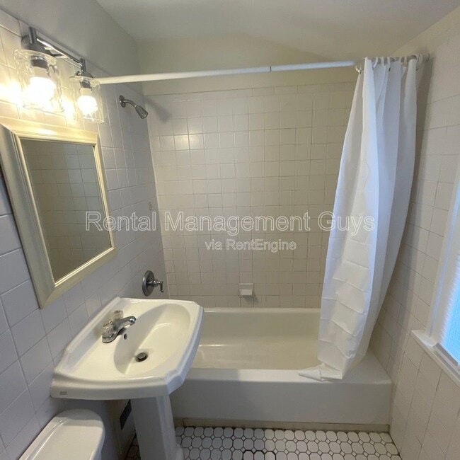 Building Photo - 3245 Russell Ave N