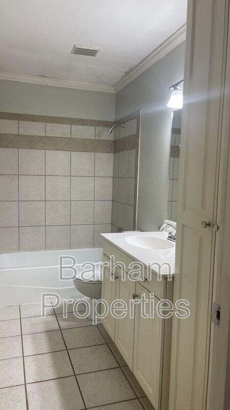 Building Photo - 2111 Raguet St