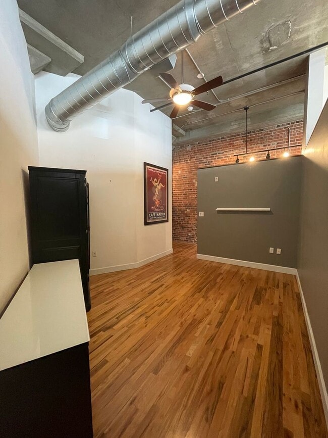 Building Photo - Charming Loft with Private Entrance & Pati...