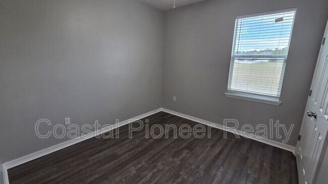 Building Photo - 30953 Water Lily Dr
