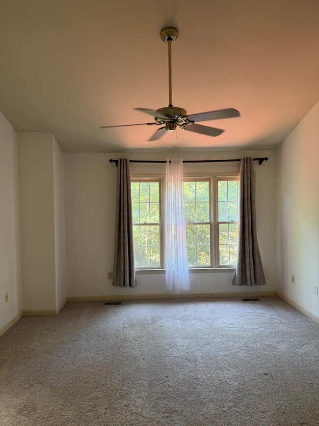Building Photo - 8686 Manahan Dr