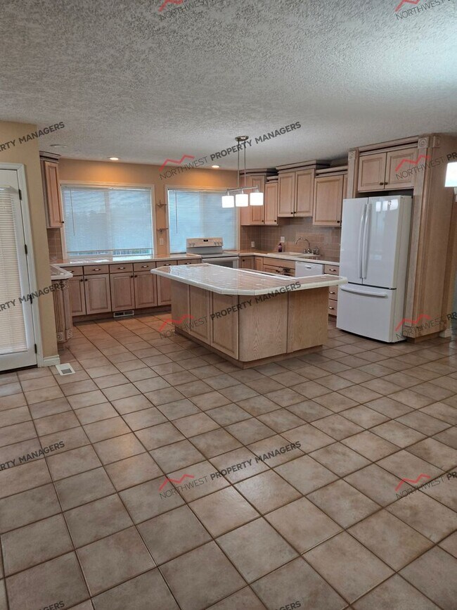 Building Photo - STATUS: AVAILABLE | R285 | $2695 + $100 for well/septic maintenance