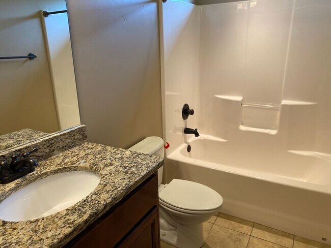 Building Photo - Now Offering ONE-MONTH FREE as Move-in Cre...