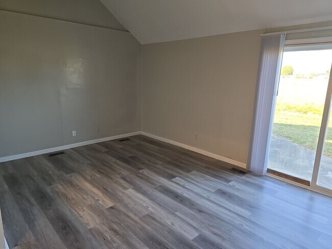 Building Photo - Welcome Home to Lagrange Living